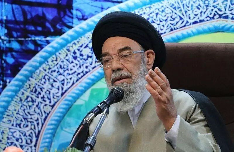 امام جمعه اصفهان: مشارکت پایین در انتخابات باعث تضعیف قدرت کشورمان می‌شود