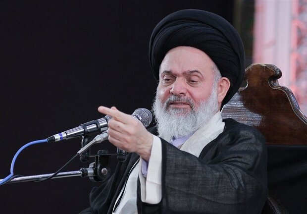 عضو خبرگان رهبری: پای انقلاب ماندنِ مردم، شبیه بعثت پیغمبران است
