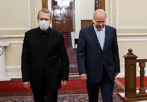 قالیباف در همان جاده‌ای ایستاده که علی لاریجانی انتهای آن قرار دارد