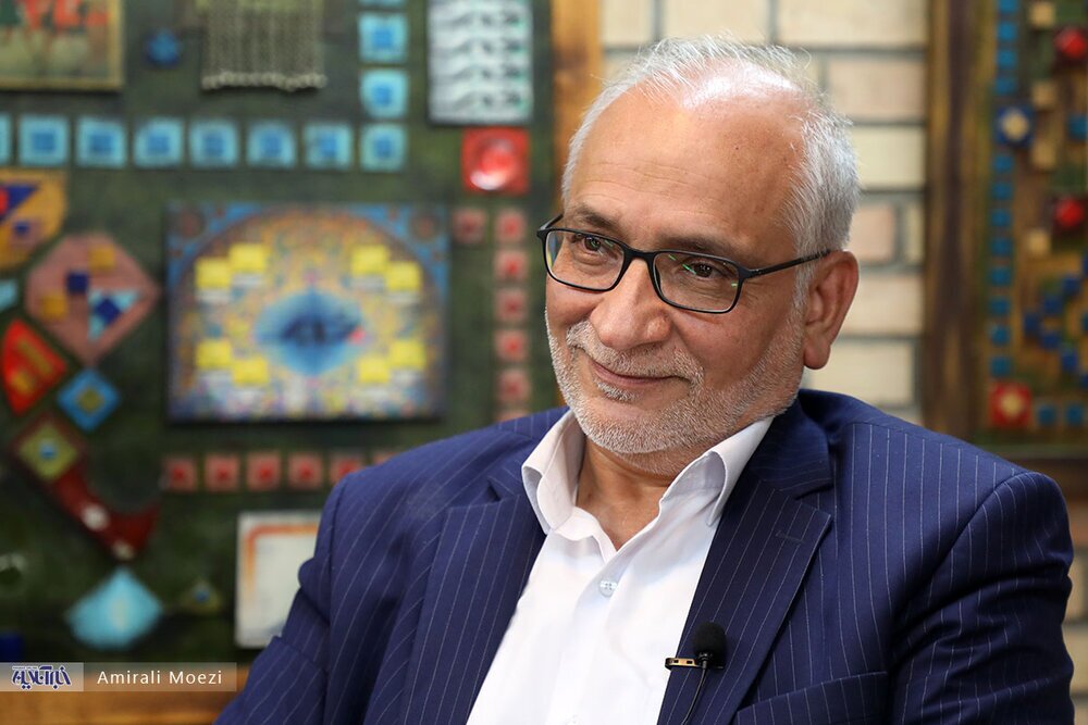 حسین مرعشی: رئیسی به دَرد این می‌خورد که در مجلس سخنرانی کند