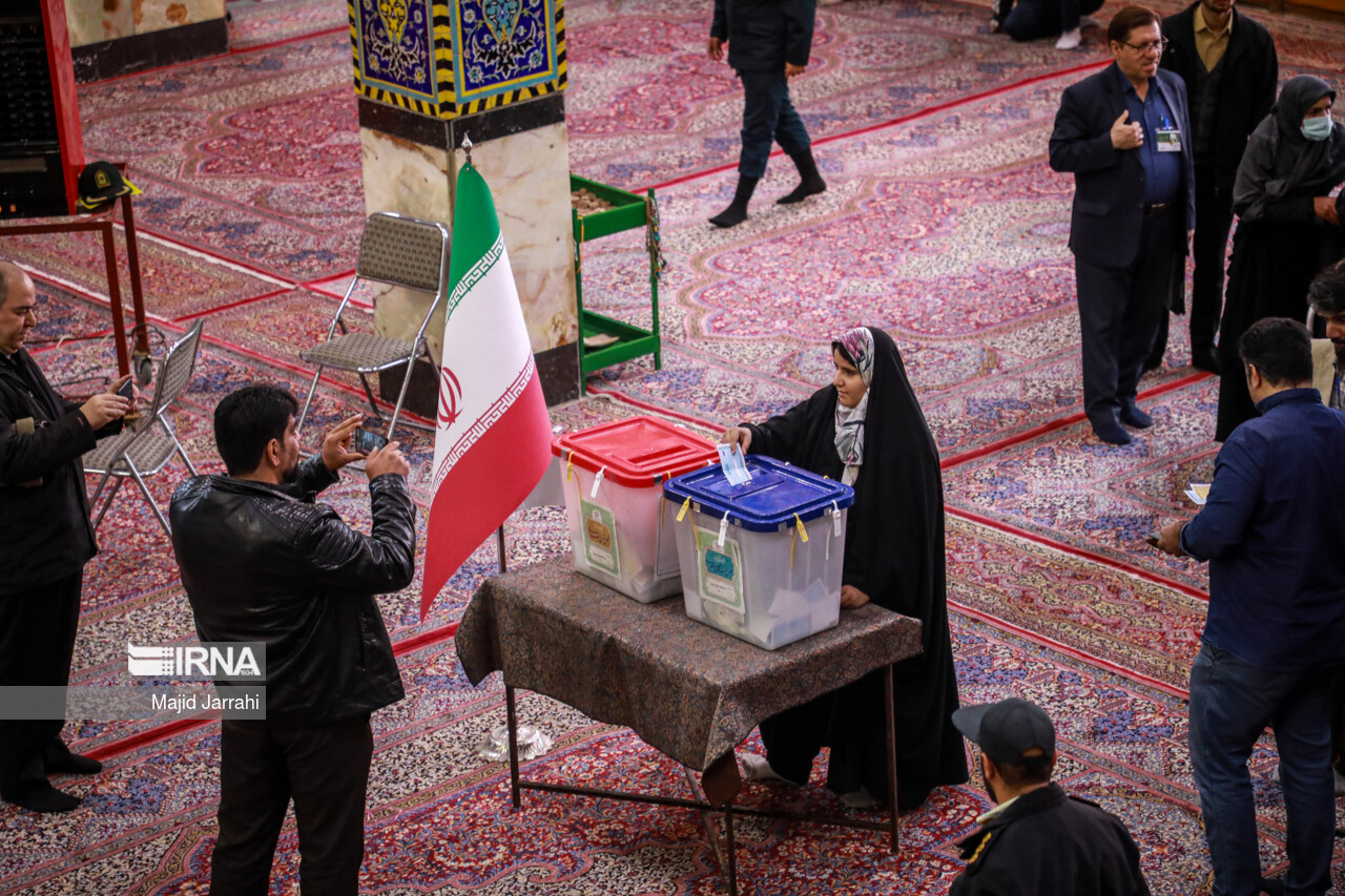 فعال اصولگرا: به ازای هر ایرانی ۱۷۰ میلیون تومان هزینه کردند که مردم در انتخابات شرکت نکنند