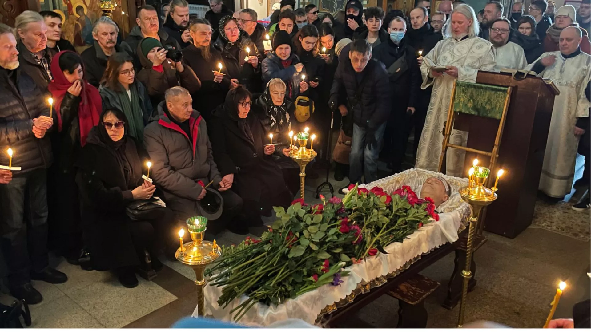 جسد الکسی ناوالنی با حضور هزاران نفر در روسیه به خاک سپرده شد / پوتین اینترنت را مختل کرد