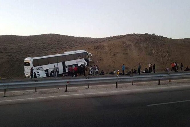 واژگونی اتوبوس مسافربری زاهدان – اصفهان در نائین ۹ مصدوم داشت