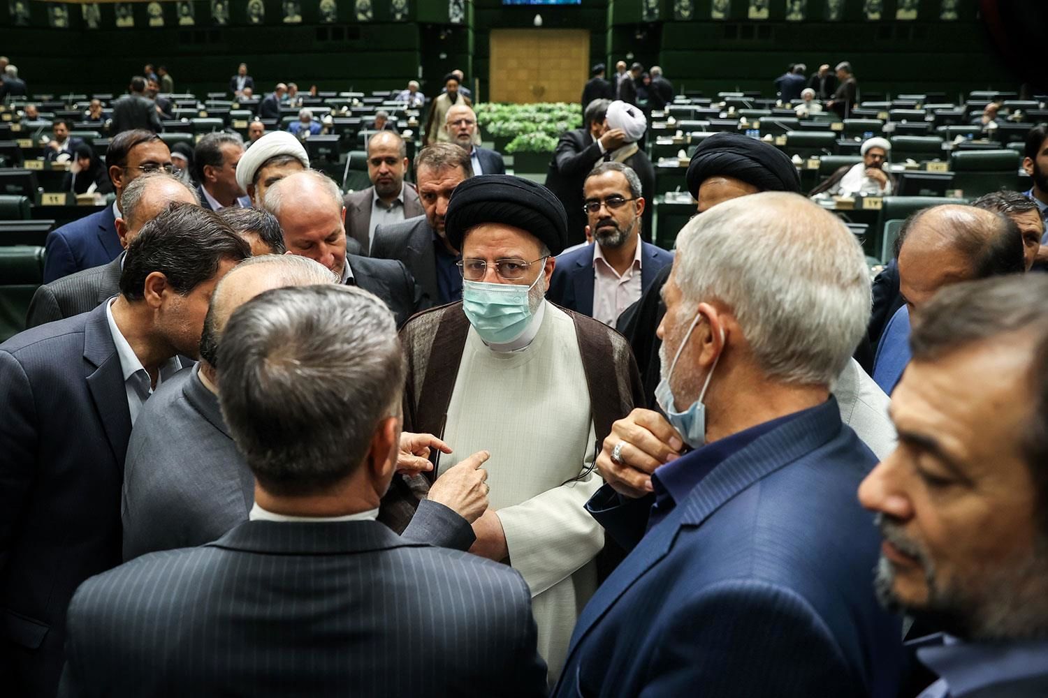 واکنش نمایندگان مجلس به حادثه بالگرد حامل رئیس جمهور
