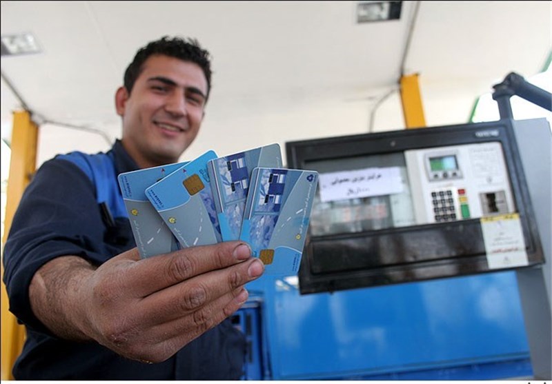 وزیر نفت: فعلاً بنزین را گران نمی‌کنیم اما بزودی سوخت‌گیری فقط با کارت شخصی امکانپذیر خواهد بود