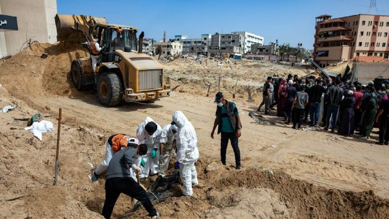 جزییاتی تازه از گورهای جمعی بیمارستان ناصر در غزه / کشف اجسادی با شکم‌های پاره و دست‌های بسته I بخوانید