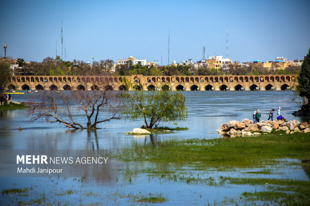 آب در رودخانه زاینده‌رود اصفهان دوباره جاری شد