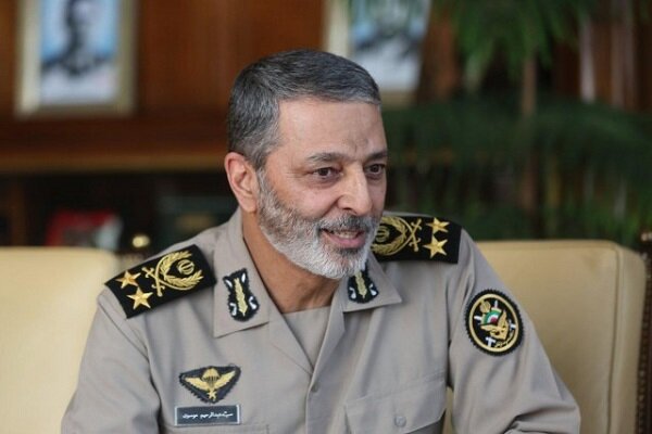 فرمانده کل ارتش در واکنش به حادثه اصفهان: چند شی پرنده بود که به آن‌ها تیراندازی شده بود