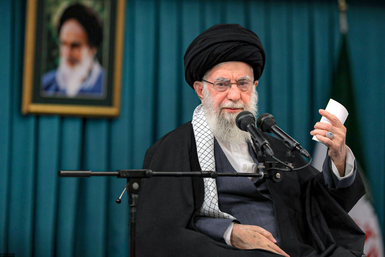رهبر انقلاب: موضوع اصلی در قضایای اخیر ظهور قدرت ایران در عرصه بین‌الملل بود، نه تعداد موشک‌های به‌هدف‌اصابت‌کرده
