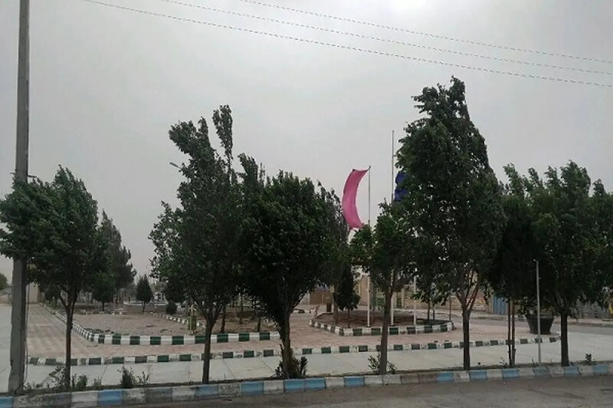 وضعیت آب و هوا، امروز ۱۵ فروردین ۱۴۰۳ / وزش باد در طهران