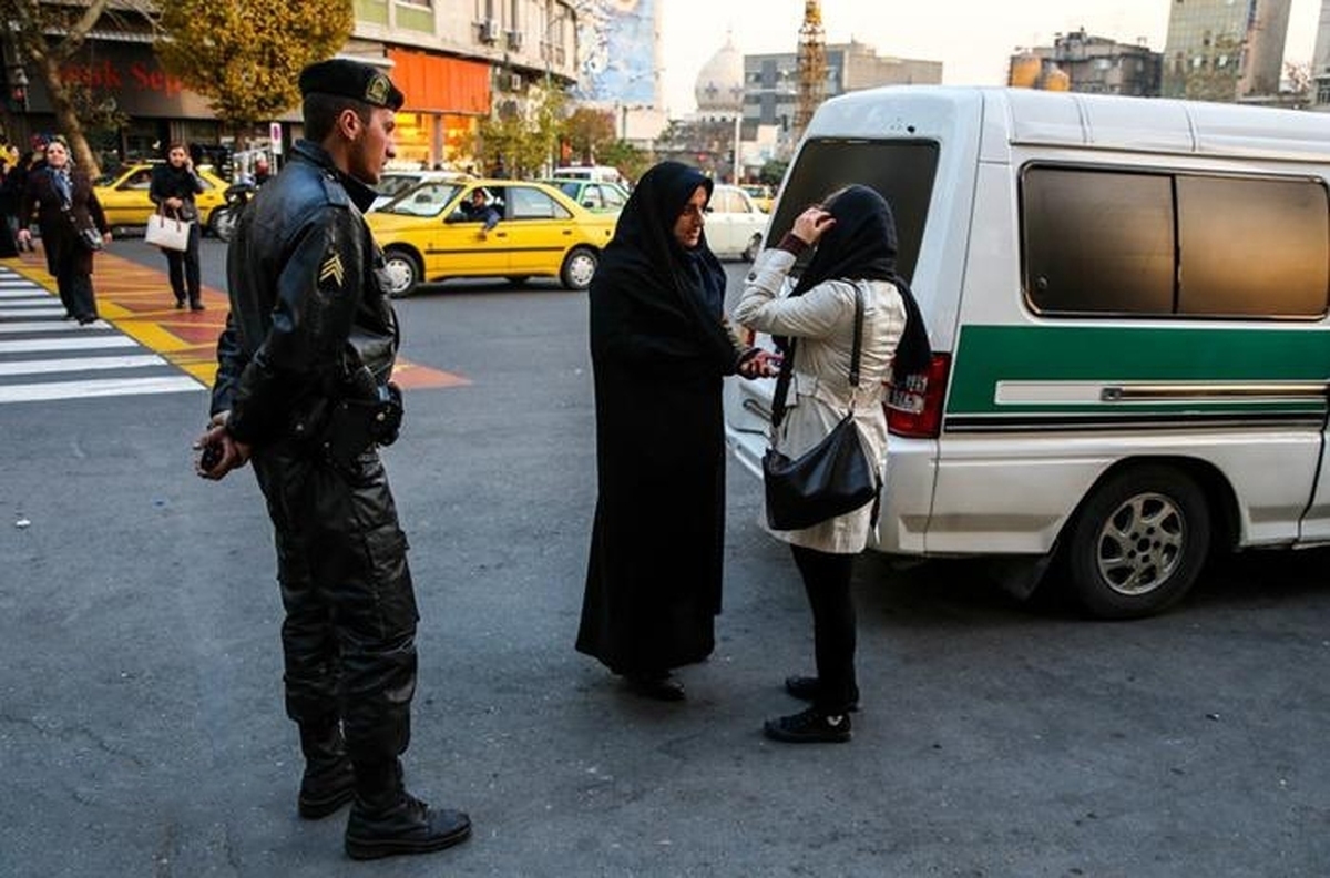 روزنامه اصولگرا: حجابی که به خاطر ترس از مجازات و پلیس رعایت شود، فایده نَدارد