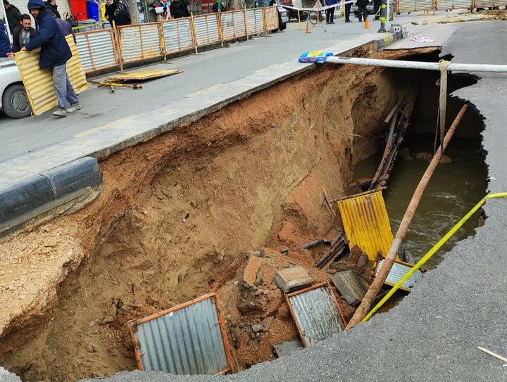 تکرار نشست زمین در خیابان شهیدان کاظمی/عمق فرونشست ۴ متر است