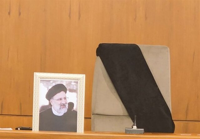 تصویری از آماده سازی محل دفن شهید رئیسی در حرم مطهر امام رضا (ع)