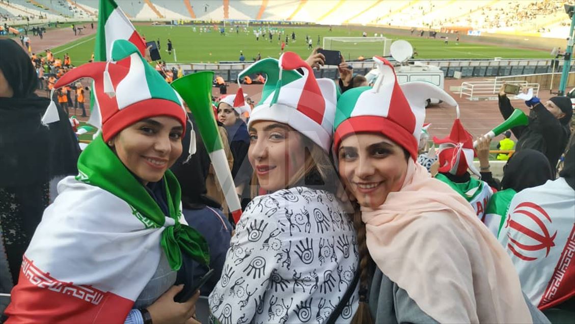 کیهان: حضور زنان در استادیوم ها باعث خدشه‌دار کردن کرامت زنان شده / حضور زنان در ورزشگاه‌ها جزء ۲۰ مطالبه اصلی زنان هم نبود