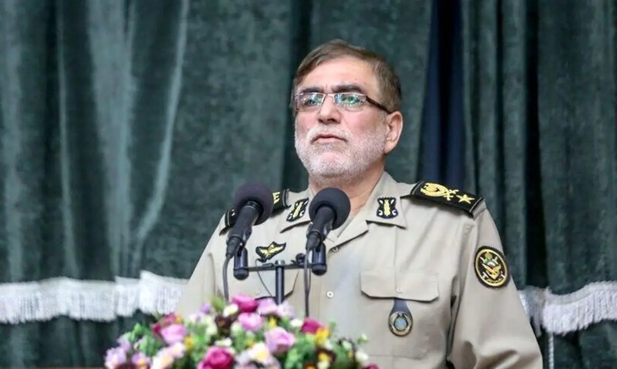 فرمانده ارتش: باید از طریق کنترل فضای مجازی جوانان را بابصیرت کنیم / اینکه بگوییم مسئولین ما خلافکار و دزد هستند باعث می‌شود که جوان ما در ایران نماند