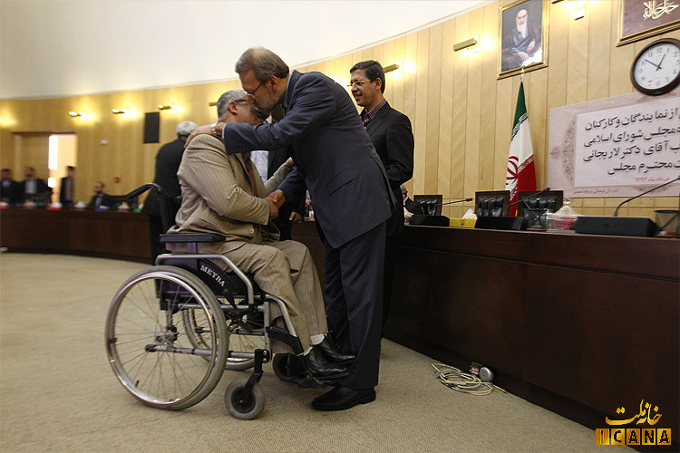 جعفرزاده: فقط لاریجانی می تواند کشور را از این وضعیت اسفناک نجات دهد