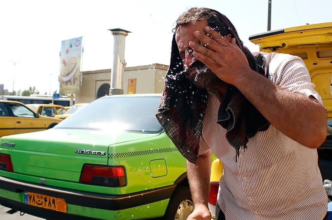 ادارات و بانک‌های قم در ۳ و ۴ مرداد به علت گرمای هوا تعطیل شد