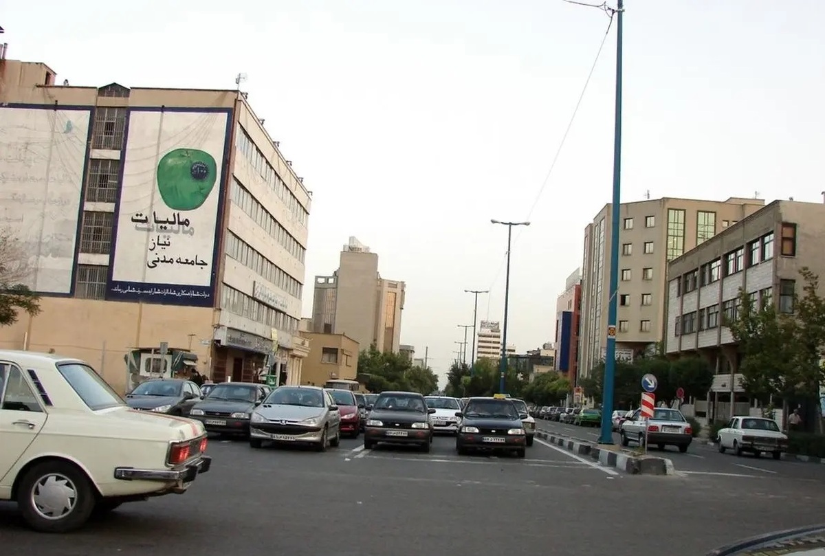 پلیس: خانمی که به شکل نیمه برهنه در چهارراه جهان کودک تهران حاضر شده بود، به مقرِ پلیس منتقل و به خانواده‌اش تحویل داده شد / این فرد دارایِ اختلالاتِ روانی بود
