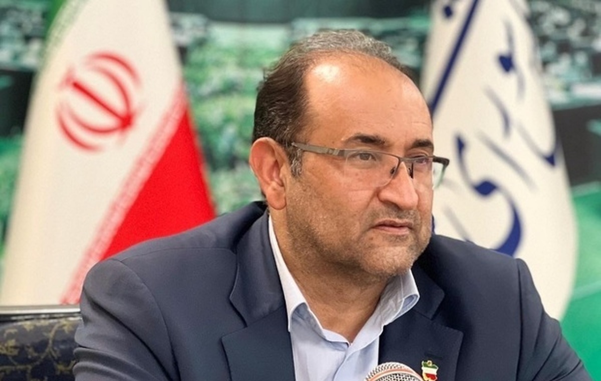 انتقاد نماینده اهل سنت مجلس از کابینه پیشنهادی: آقای رئیس‌جمهور، ۸ وزارتخانه به اصولگرایانی که مقابل شما و ما ایستادند و به شما رای ندادند رسید/ یک وزارتخانه به اهل سنت که با همه وجود شما را یاری نمودند، نرسید؟
