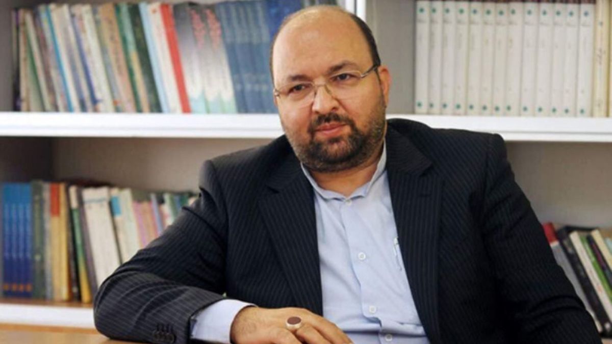 جواد امام خطاب به پزشکیان: اگر قرار بر ادامه سکانداری نظامیان و شبه‌نظامیان بر سیاست بود، اساساً چه نیازی به برگزاری انتخابات بود؟