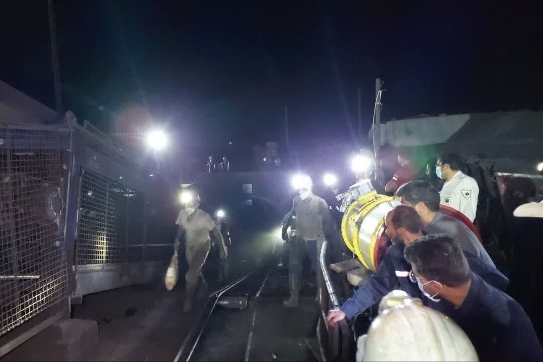 شمار جان‌باختگان حادثه معدن طبس تاکنون ۳۸ نفر است / ۱۱ نفر هم محبوس هستند / تعداد کارگران مشغول کار در معدن در ابتدا ۶۹ نفر اعلام شده بود که با بررسی دقیق، مشخص شد ۶۵ نفر بوده اند