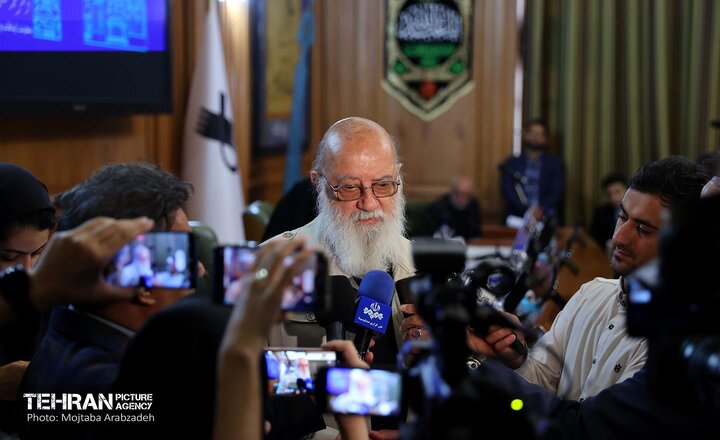 چمران: تراموایی که زاکانی از چین خریده شبیه اتوبوس ۳ کابین است