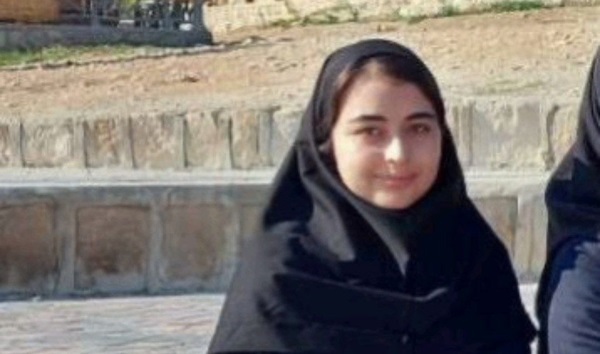 ادعای خبرگزاری اصولگرا: آیناز کریمی، دختر ۱۶ ساله کازرونی با فردی رابطه عاطفی داشته / تهدید به اخراج آیناز از مدرسه صحت ندارد