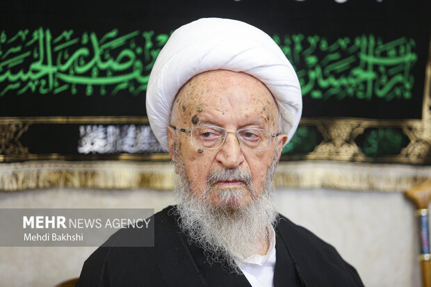 آیت‌الله مکارم‌شیرازی: واقعه اخیر در دانشگاه علوم و تحقیقات واقعاً ناراحت کننده بود