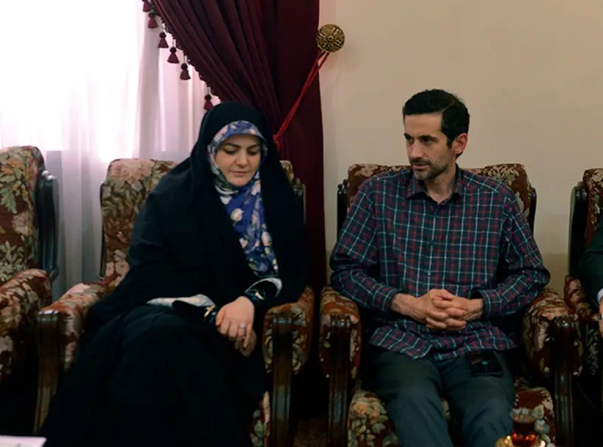 روزنامه اصولگرا: پزشکیان گرفتار آقازاده بازی شده است