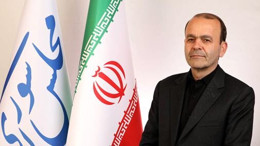 استفاده از ظرفیت بخش خصوصی تکلیف قانونی است/ موافق واگذاری ایرانخودرو به بخش خصوصی هستم