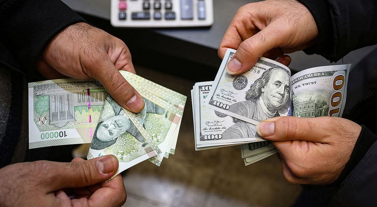 همزمان با اعلام رسمی مذاکرات ایران و آمریکا در عمان؛ قیمت دلار با کاهش ۸ هزار تومانی به ۹۸ هزار تومان سقوط کرد
