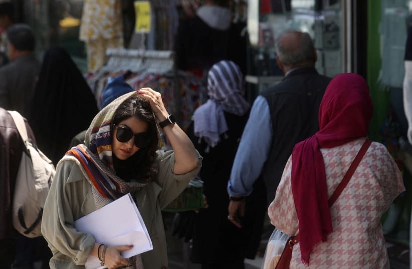 نماینده مجلس: نمی‌توانیم به زور کسی را وادار کنیم حتماً حجابش را رعایت کند