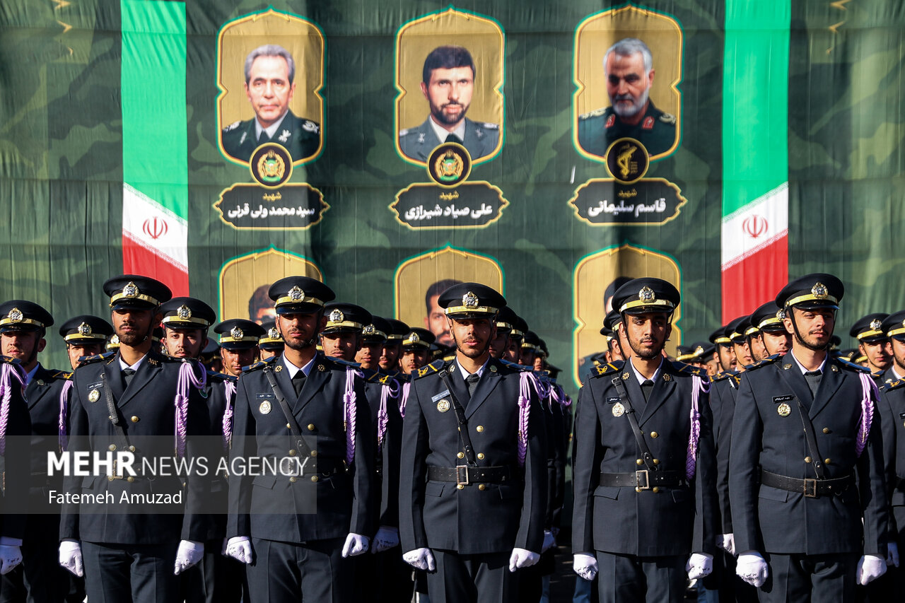 تصویر متفاوت یک خبرگزاری از مراسم روز ارتش