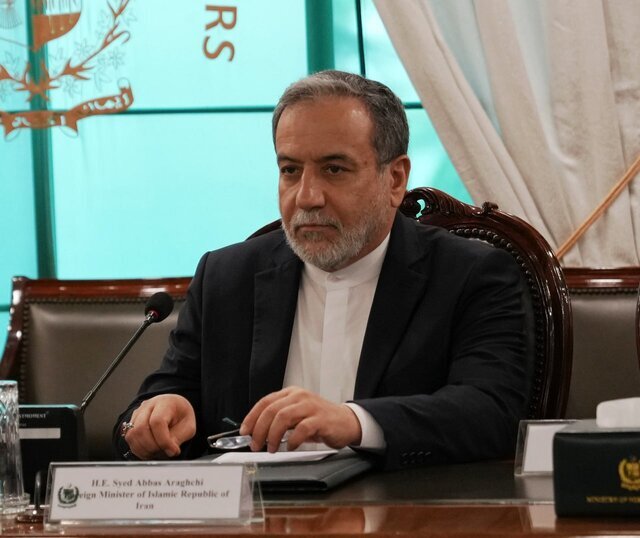 عراقچی: دستگیری تعدادی شهروند ایرانی توسط سرویس‌های امنیتی بریتانیا باعث نگرانی بسیار است