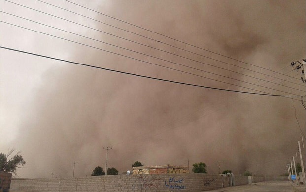 موج گردوخاک از غرب نفس اصفهان را تنگ می‌کند