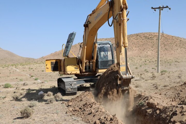 عملیات اجرایی طرح آبرسانی به ۲ روستا در شرق اصفهان آغاز شد