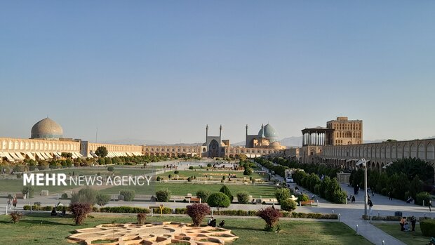 اصالت میدان امام اصفهان را قربانی اغذیه‌فروشی نکنیم