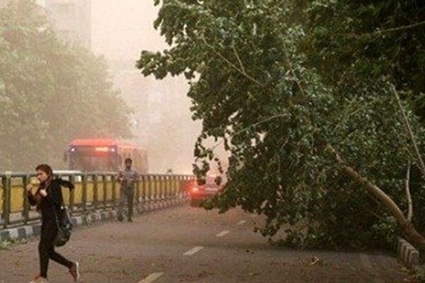 تندباد و گردوخاک از جمعه در اصفهان شدت می‌گیرد