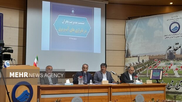 شیشه‌فروش: پیشگیری از حوادث وظیفه قانونی همه دستگاه‌هاست