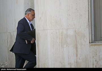 اختلاف‌ها سر ماندن یا رفتن زاکانی بالا گرفت/ اقراریان: زاکانی شناخت دقیقی از تحولات جامعه ندارد