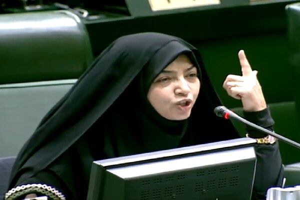 نماینده مجلس: آقای وزیر چرا خبرنگار در مسابقات اتومبیلرانی شما جانش را از دست می‌دهد؟