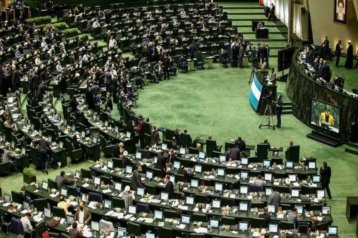تذکر مجلس در مورد تاخیر پزشکیان در معرفی وزیر اقتصاد/ بابایی کارنامی: معرفی وزیر نباید به نیمه دوم خرداد موکول شود/ گودرزی: وزیر زودتر معرفی شود