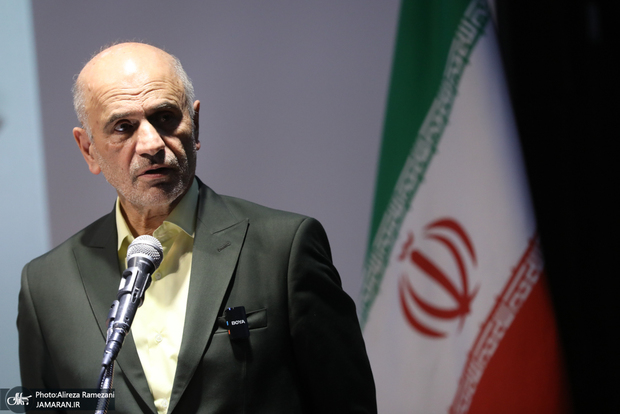 مومنی: یک نماینده گفت ۸۰% شرکت‌هایی که ارزشان را برنمی‌گردانند حاکمیتی و دولتی هستند/ تنش زدایی ۳۰ درصد مصارف ارزی را کاهش می‌دهد