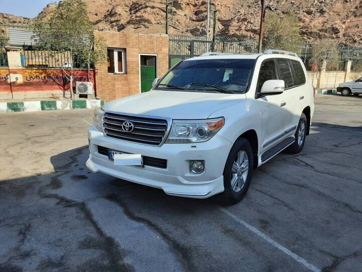لندکروز ۳۵۰ میلیاردی قاچاق در اصفهان توقیف شد