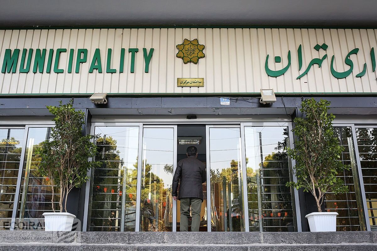 عضو شورای شهر تهران خبر داد: خرج‎‌های سنگین مدیران شهرداری؛ از تغییر دکور اتاق تا سفارش از رستورانهای معروف