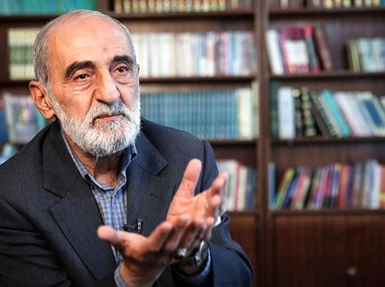 حسین شریعتمداری: از گروسی باید شکایت کنیم و او را به کشور راه ندهیم