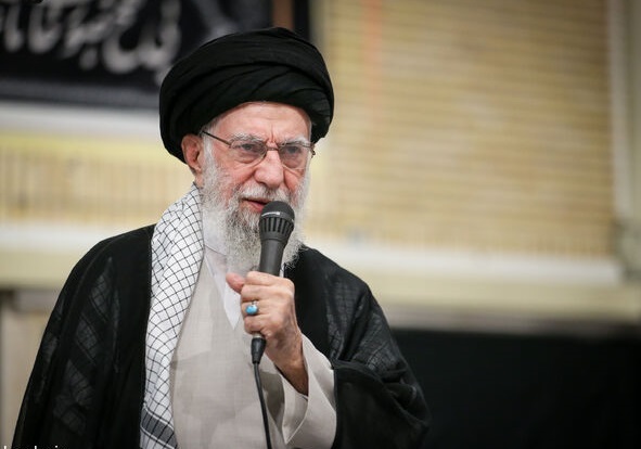 رهبر انقلاب: جمهوری اسلامی استحکام بی‌نظیر پایه‌های نظام خود را و کشور خود را به دنیا نشان داد / آنچه که به عنوان هسته‌ای و غنی‌سازی و امثال اینها، می گویند، بهانه است