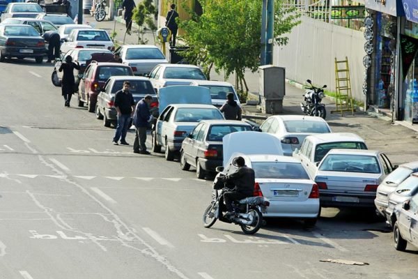 شهروندان از پارک خودرو در خیابان هفده‌تن در شب‌های محرم خودداری کنند