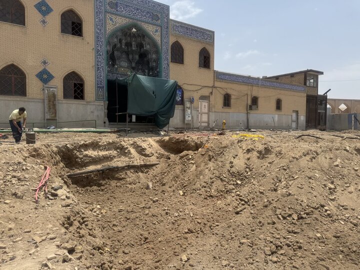 تخلف در عرصه مسجد کمرزرین؛ میراث فرهنگی اصفهان شکایت می‌کند