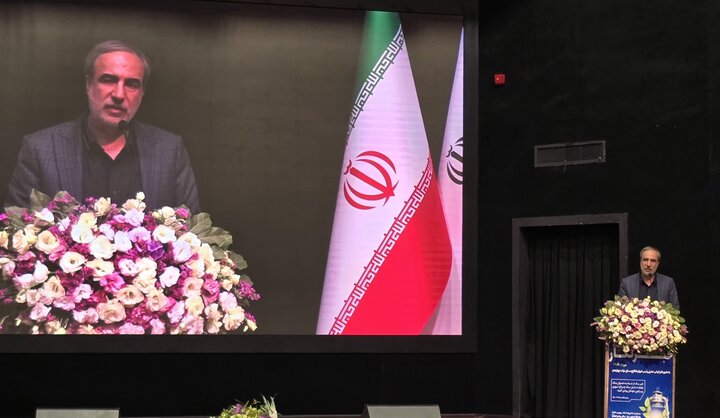 خبرنگاران حقیقت را با قلم خود روایت می‌کنند